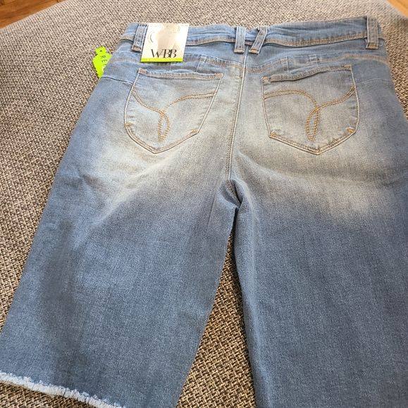 Fashion Nova shorts - Picture 2 of 4